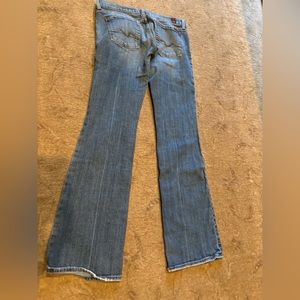 Seven for all mankind jeans. Slight flare at the bottom. Inseam is 32 inches.